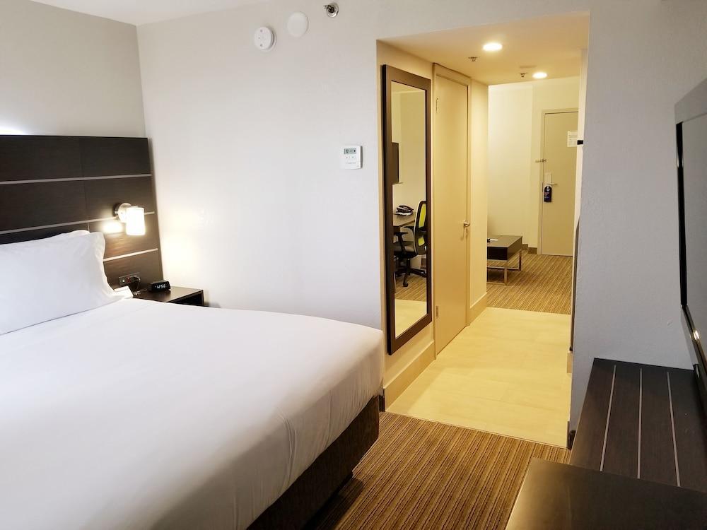 Holiday Inn Express Hotel & Suites Miami - Hialeah By Ihg Exterior foto