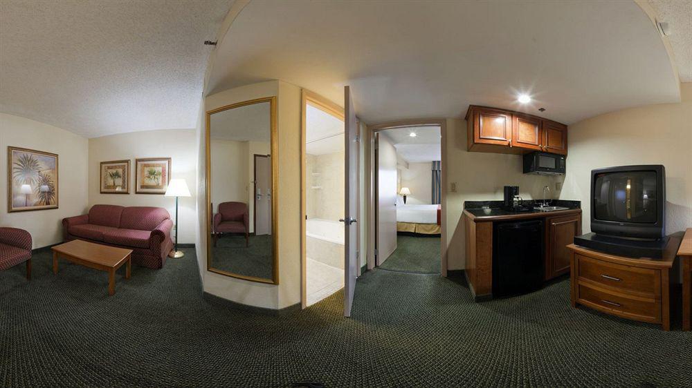 Holiday Inn Express Hotel & Suites Miami - Hialeah By Ihg Exterior foto