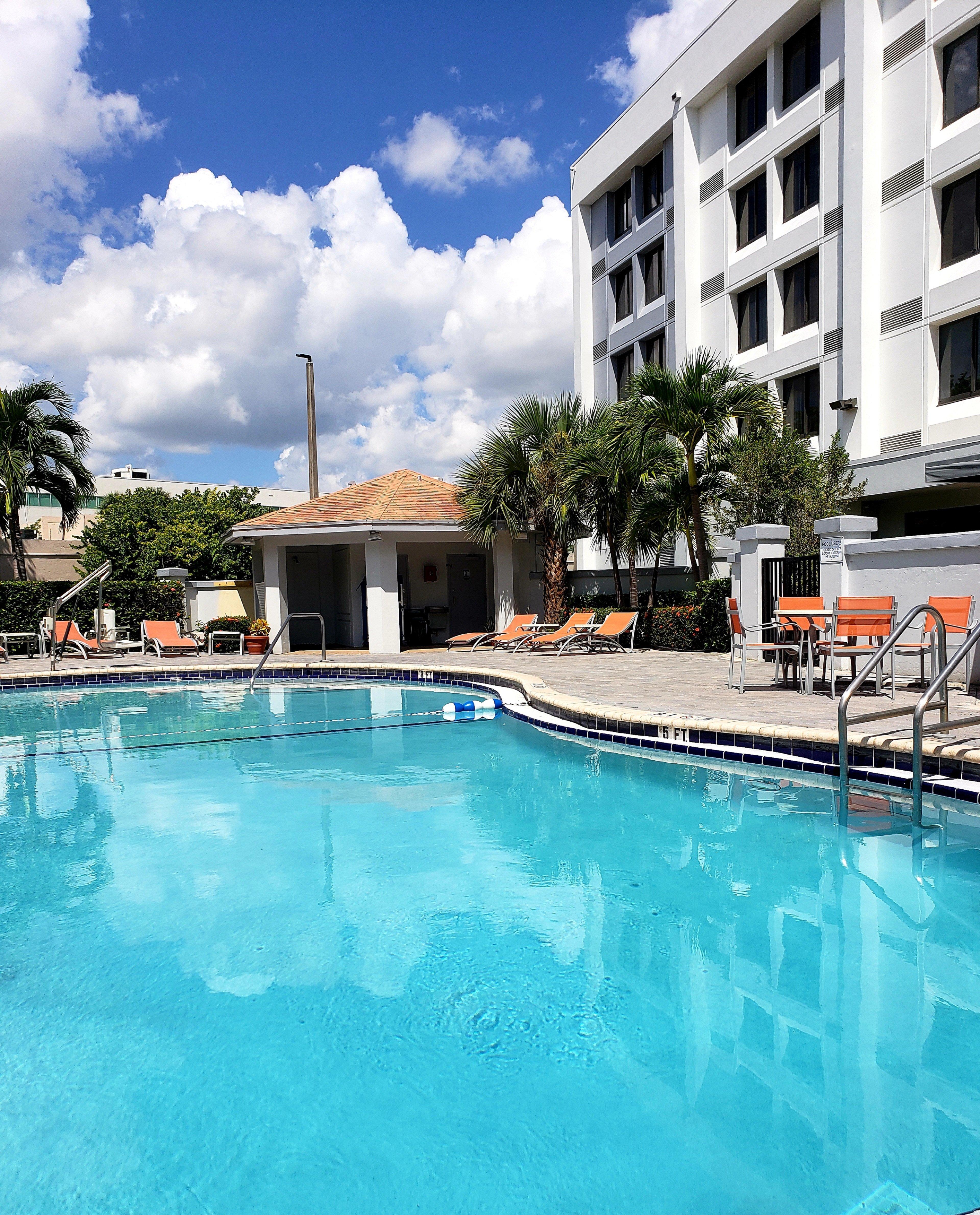 Holiday Inn Express Hotel & Suites Miami - Hialeah By Ihg Exterior foto