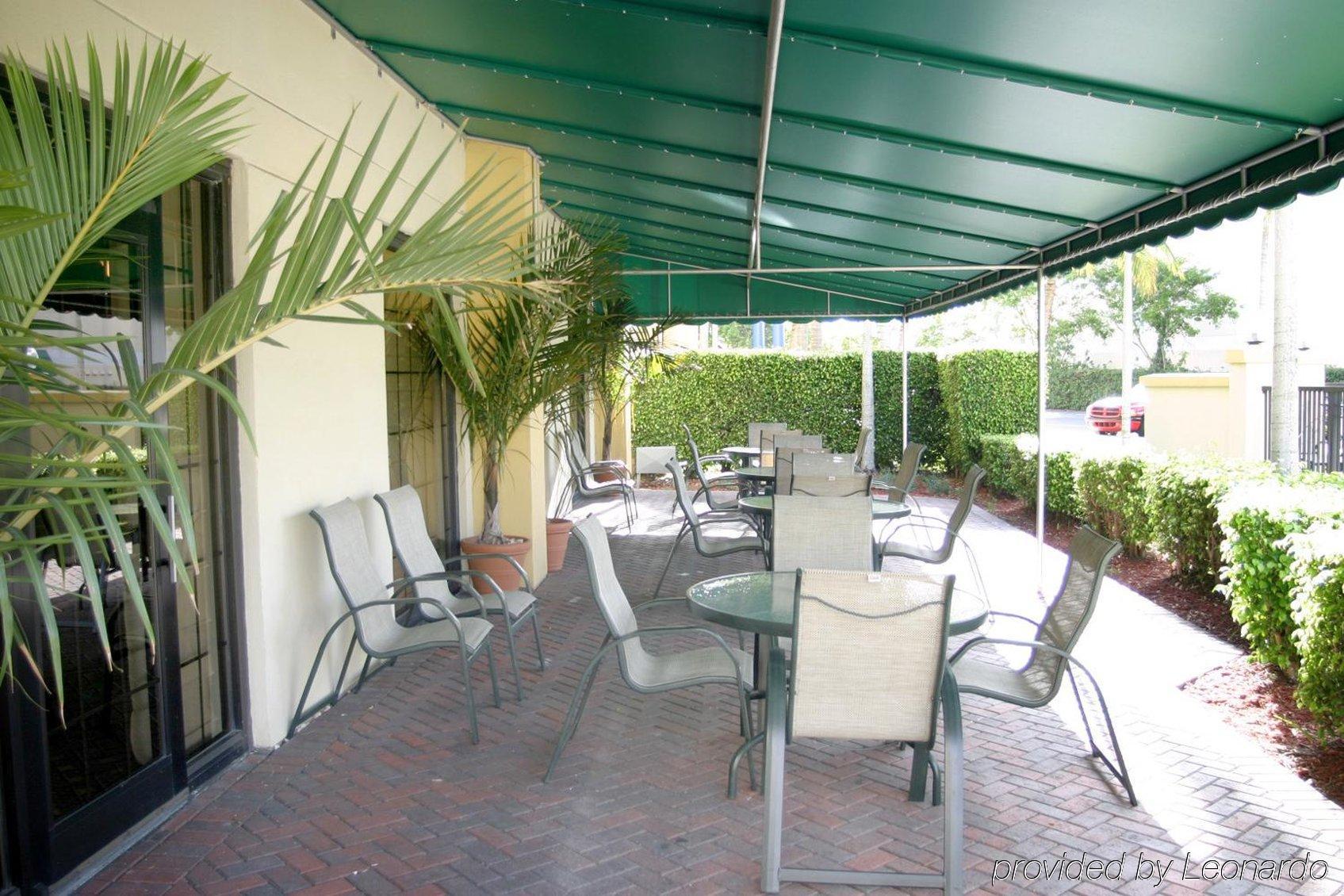 Holiday Inn Express Hotel & Suites Miami - Hialeah By Ihg Exterior foto
