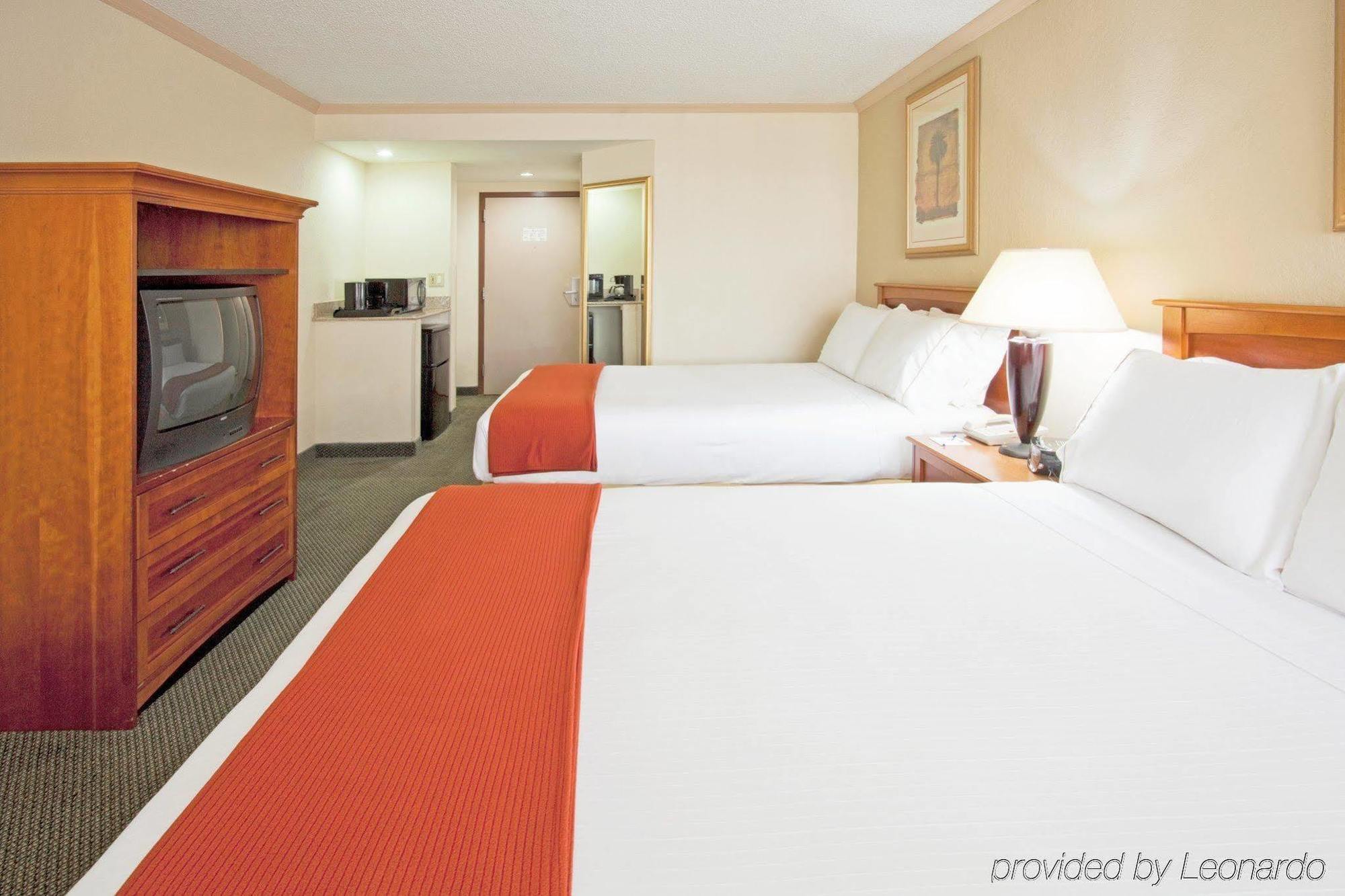 Holiday Inn Express Hotel & Suites Miami - Hialeah By Ihg Exterior foto