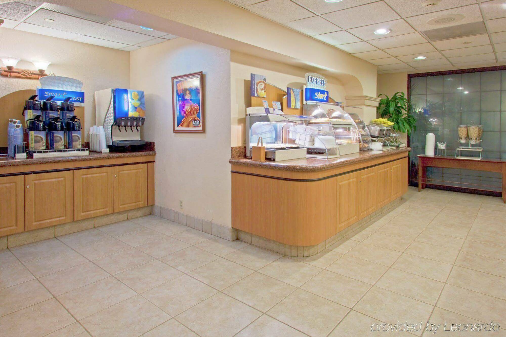 Holiday Inn Express Hotel & Suites Miami - Hialeah By Ihg Exterior foto